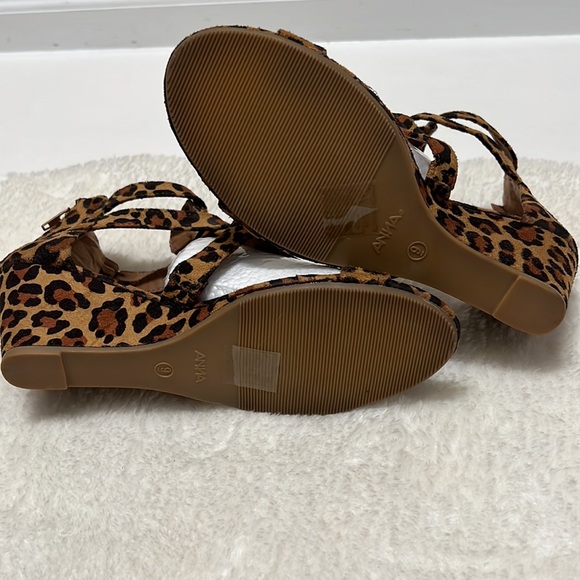 NWOT LEOPARD Wedge Double Strap Heel - Picture 12 of 12